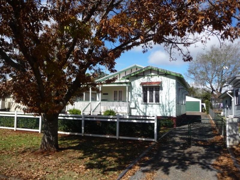 12 Leonard Street, East Toowoomba QLD 4350