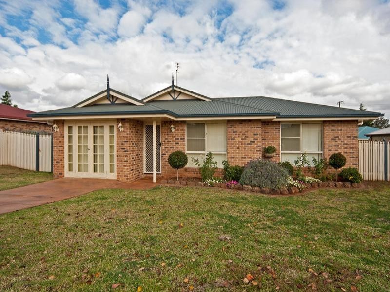 40 Gainsborough Drive, Glenvale QLD 4350