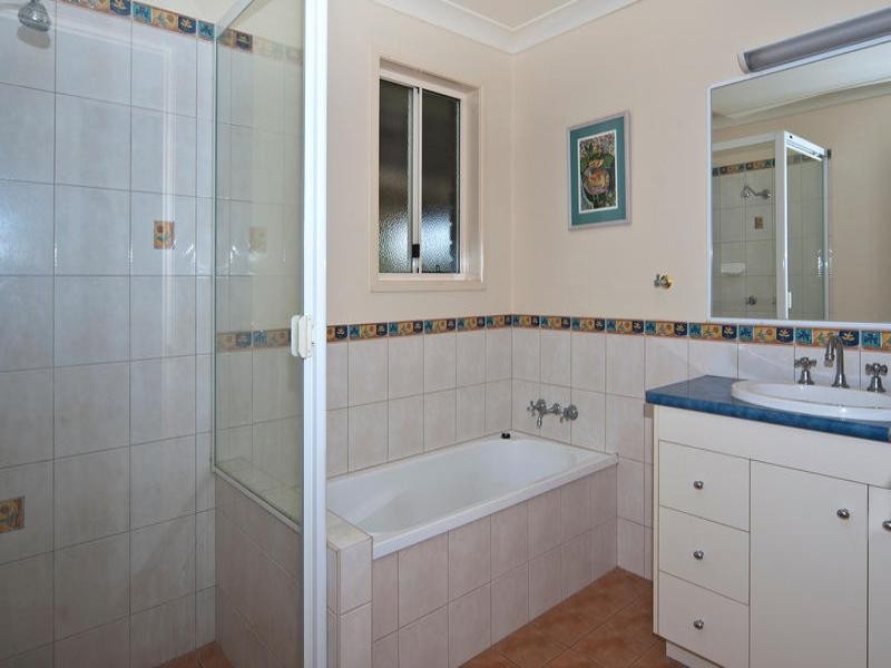 40 Gainsborough Drive, Glenvale QLD 4350