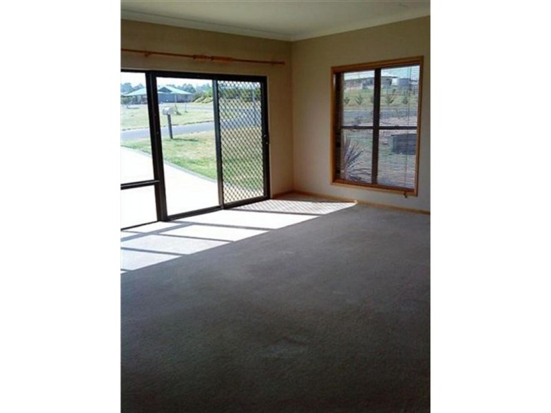 5 Mercedes Drive, Highfields QLD 4352
