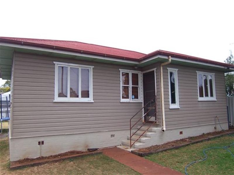 18 Gladstone Street, Newtown QLD 4350