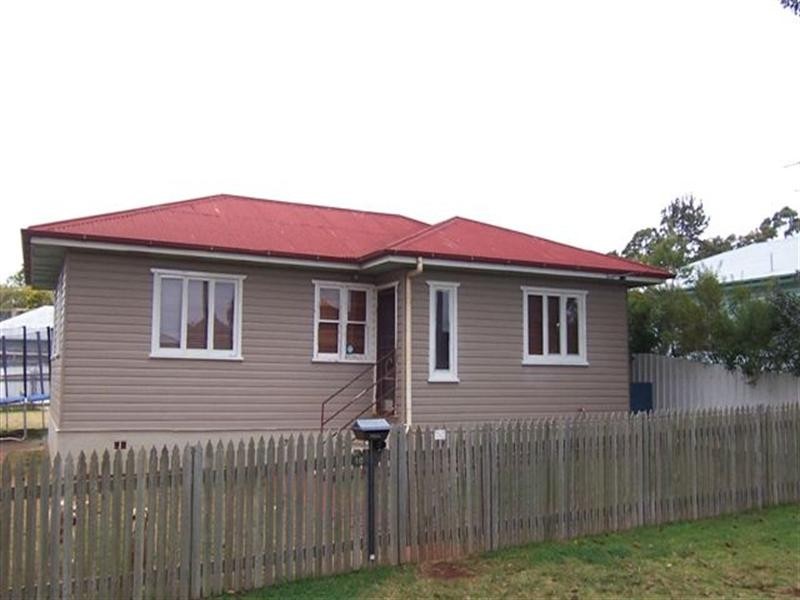 18 Gladstone Street, Newtown QLD 4350
