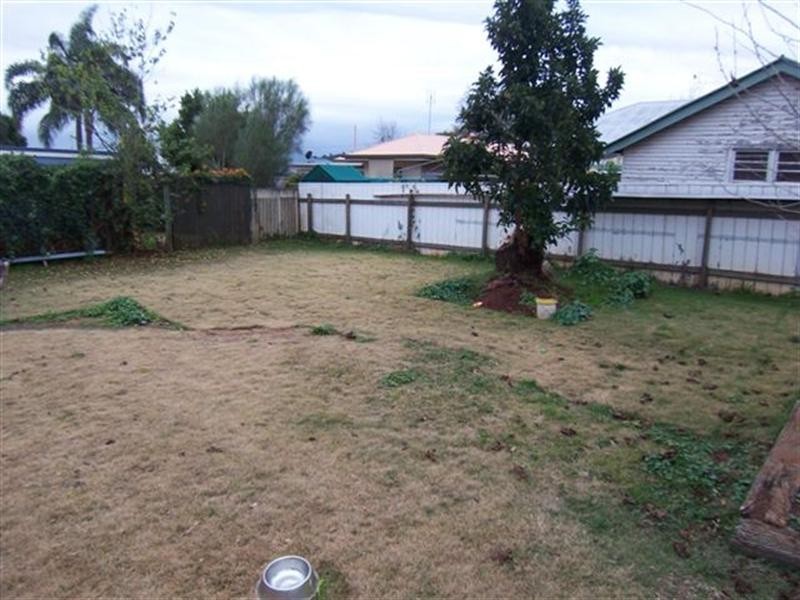 18 Gladstone Street, Newtown QLD 4350