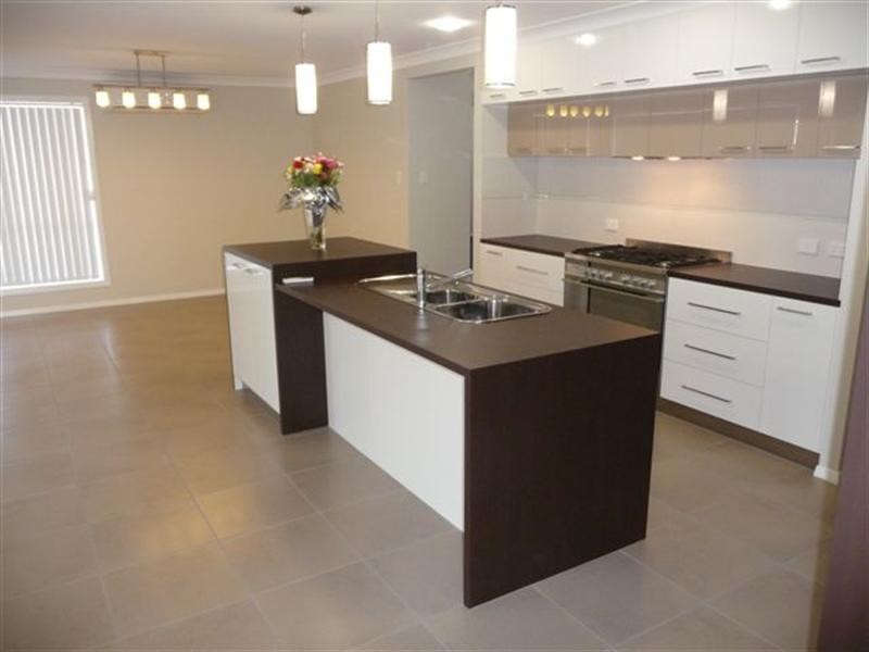 6 Plover Court, Highfields QLD 4352