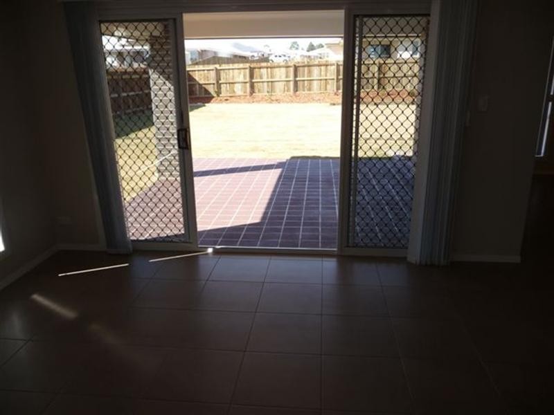6 Plover Court, Highfields QLD 4352