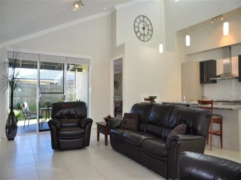 2/69 Kearney Street, Kearneys Spring QLD 4350