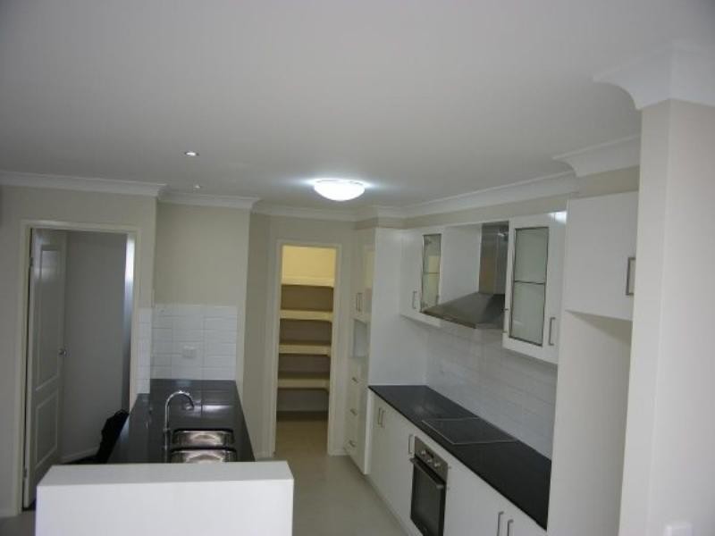 3 Roy Close, Westbrook QLD 4350