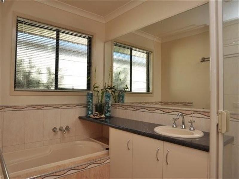 22 Hinchcliffe Drive, Kearneys Spring QLD 4350