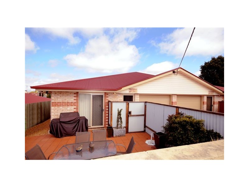 Unit 1/402 Alderley Street, Kearneys Spring QLD 4350