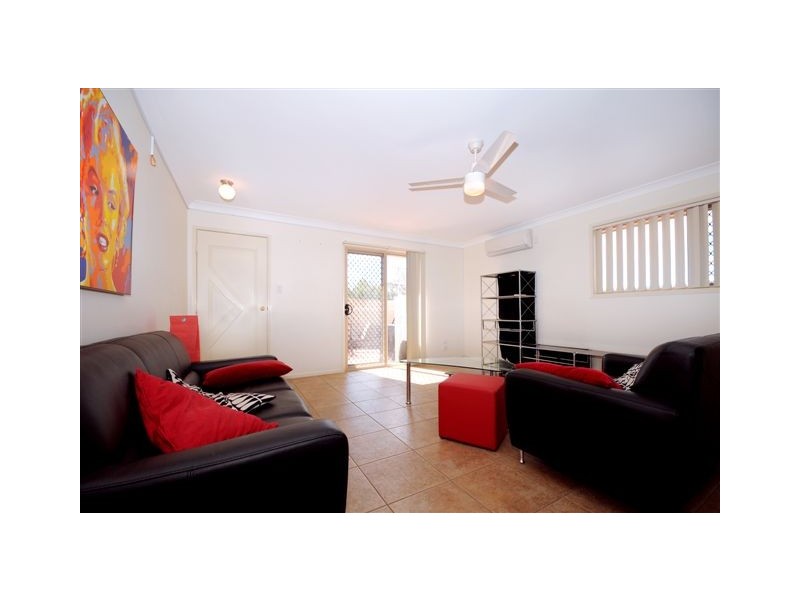 Unit 1/402 Alderley Street, Kearneys Spring QLD 4350