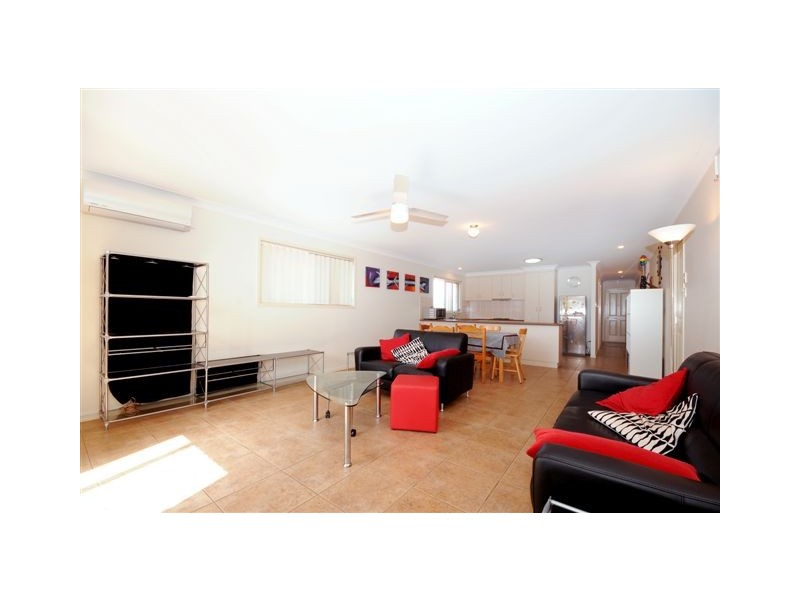 Unit 1/402 Alderley Street, Kearneys Spring QLD 4350