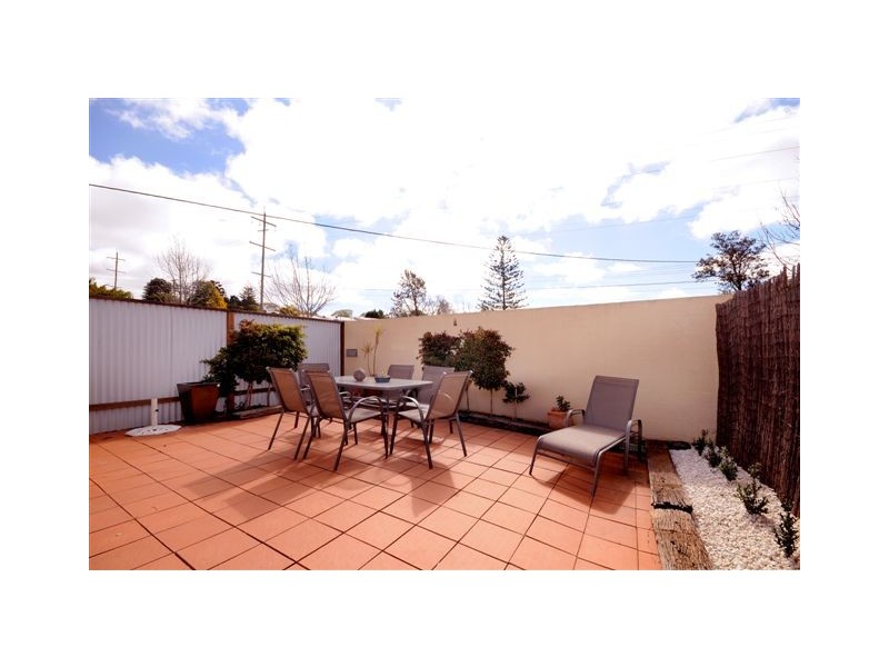 Unit 1/402 Alderley Street, Kearneys Spring QLD 4350