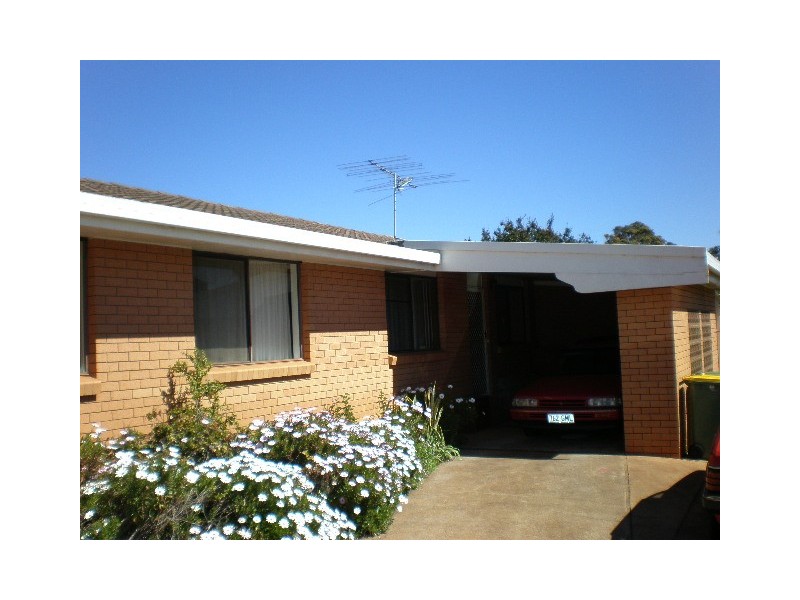 2/13 Dumba Street, Harristown QLD 4350