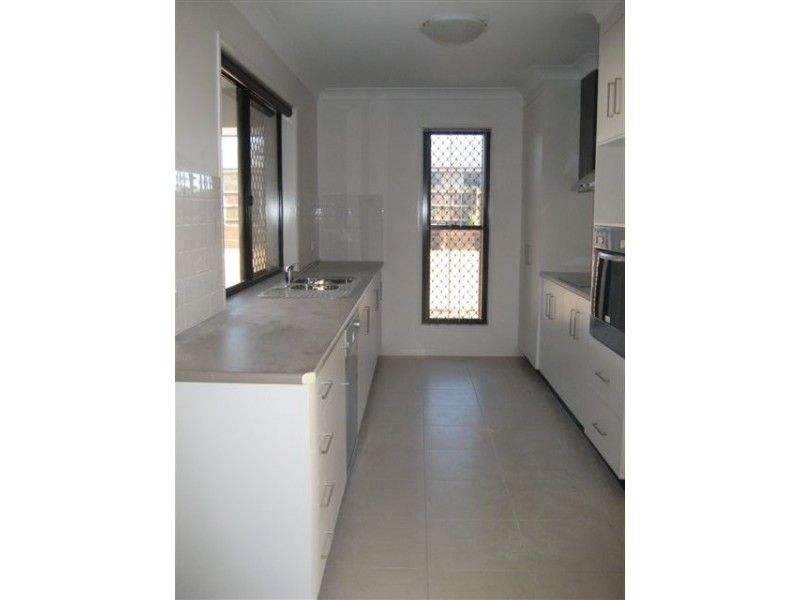 8 Balonne Drive, Glenvale QLD 4350