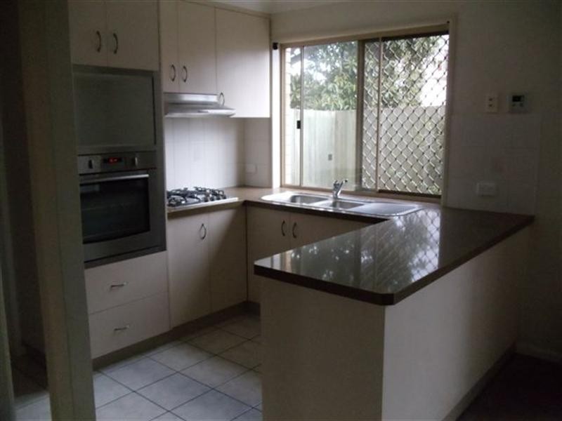 2/420 West Street, Kearneys Spring QLD 4350