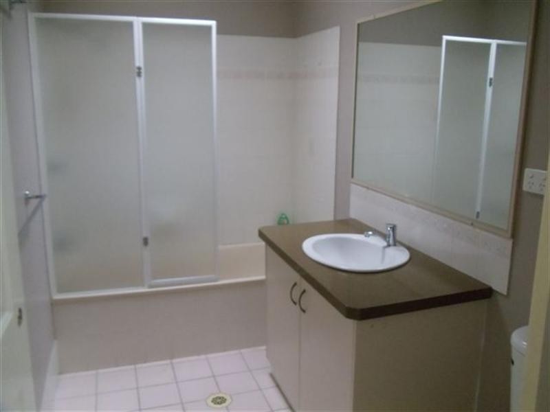 2/420 West Street, Kearneys Spring QLD 4350