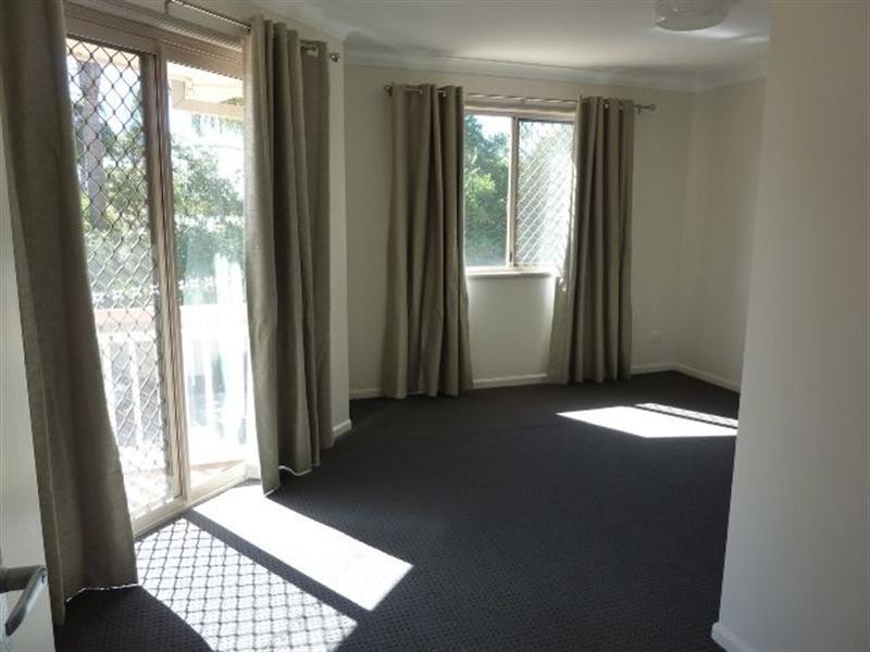 2/420 West Street, Kearneys Spring QLD 4350