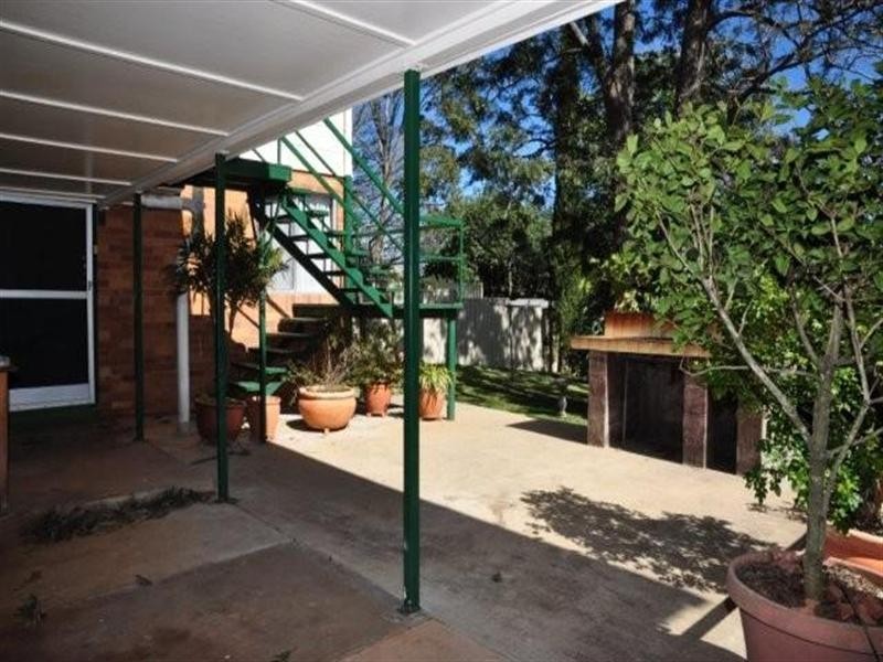 3 Peter Street, Mount Lofty QLD 4350