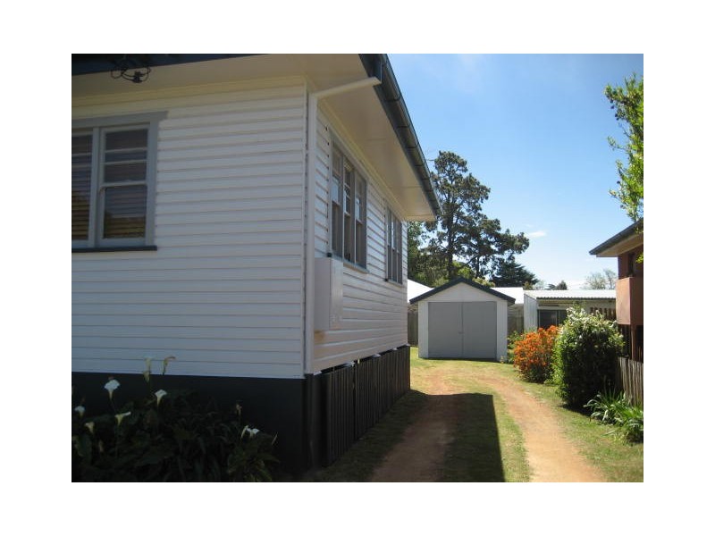 7 Derwak, Harristown QLD 4350