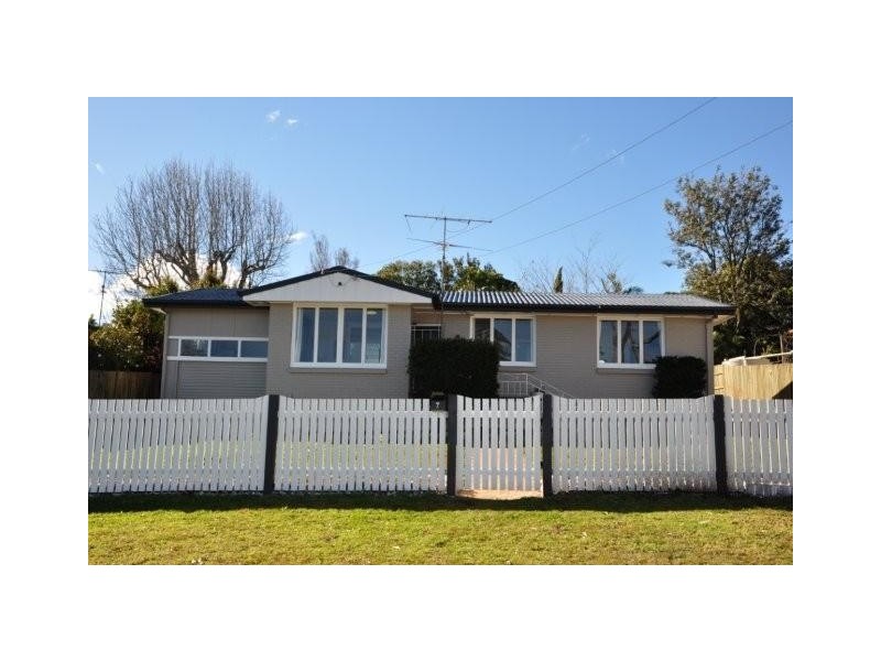 7 Alford Street, Mount Lofty QLD 4350