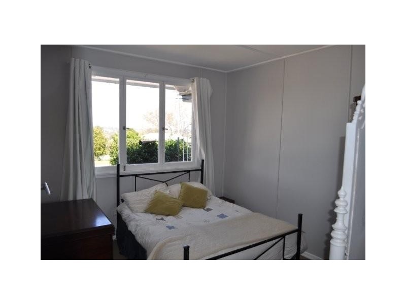 7 Alford Street, Mount Lofty QLD 4350