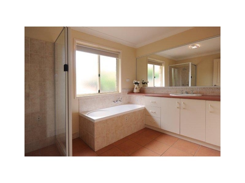 10 Norman Court, Westbrook QLD 4350