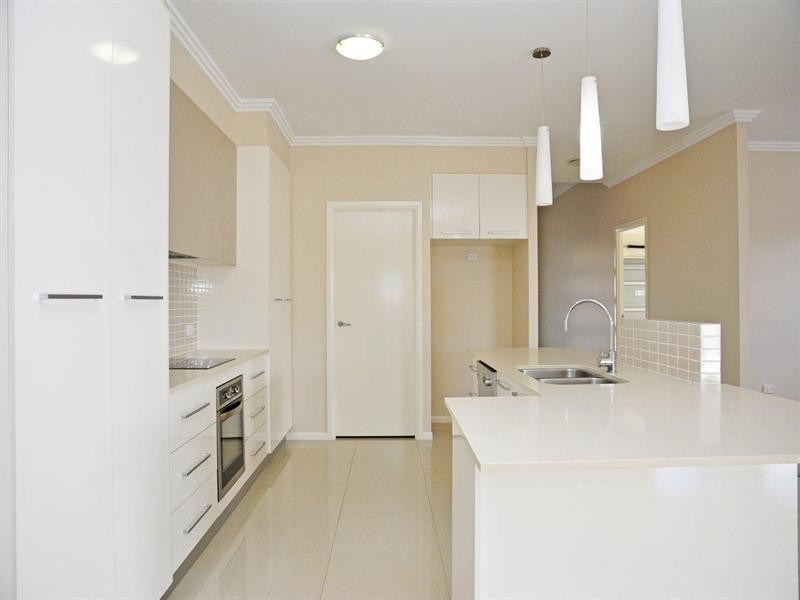 18 Pugh Street, Middle Ridge QLD 4350