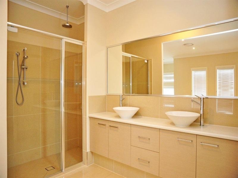 18 Pugh Street, Middle Ridge QLD 4350