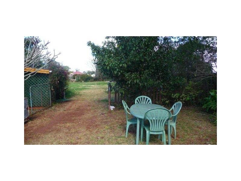 320a South Street, Harristown QLD 4350