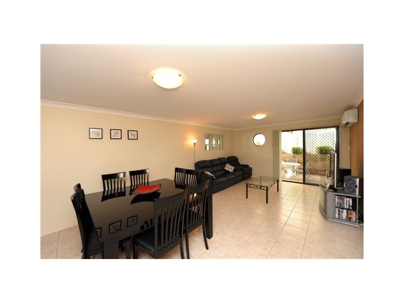 2/24 Fay Court, Kearneys Spring QLD 4350