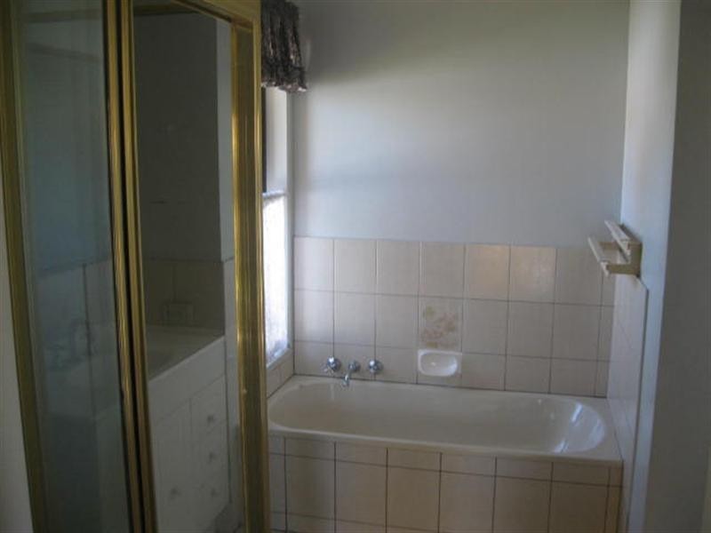 348 West Street, Kearneys Spring QLD 4350