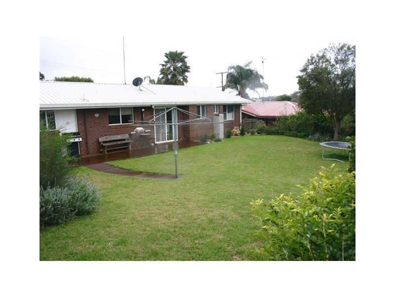 8 Dunemann Street, Kearneys Spring QLD 4350