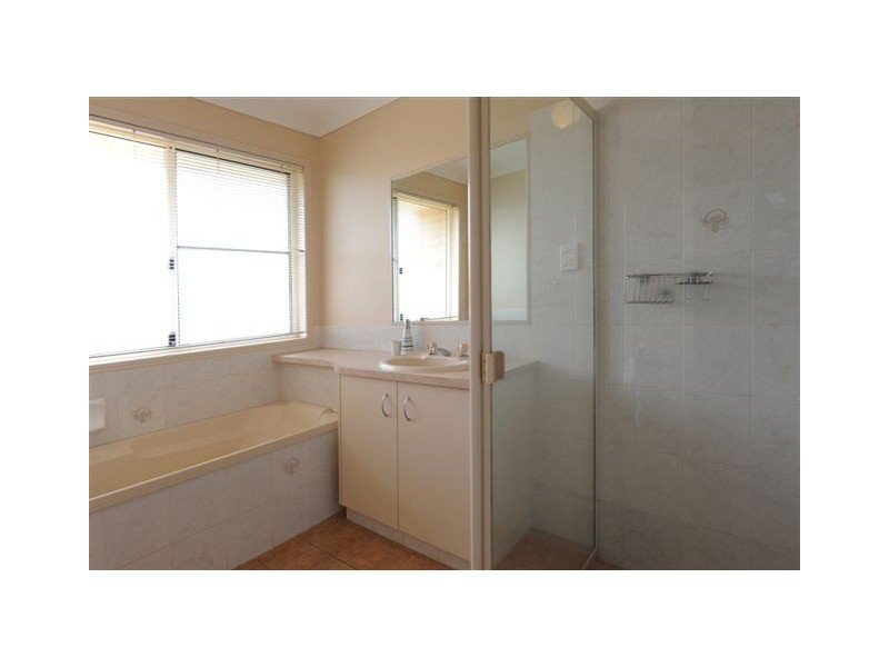 1 Alroe Court, Kearneys Spring QLD 4350