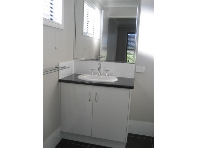 6 Kurrawa Cresent, Glenvale QLD 4350