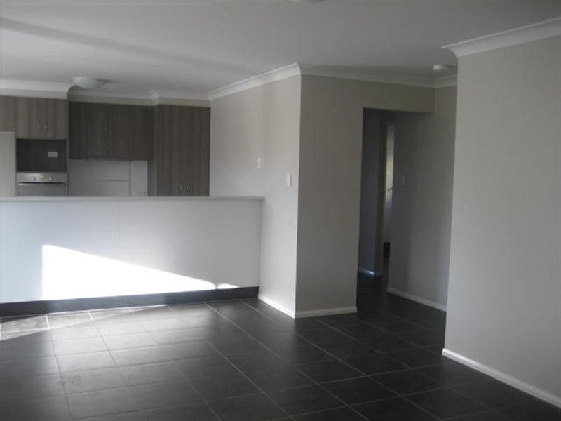 6 Kurrawa Cresent, Glenvale QLD 4350