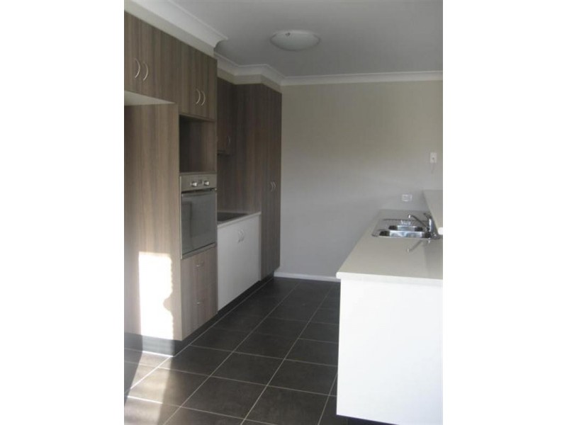 6 Kurrawa Cresent, Glenvale QLD 4350