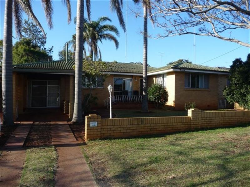 11 Coates Street, Kearneys Spring QLD 4350
