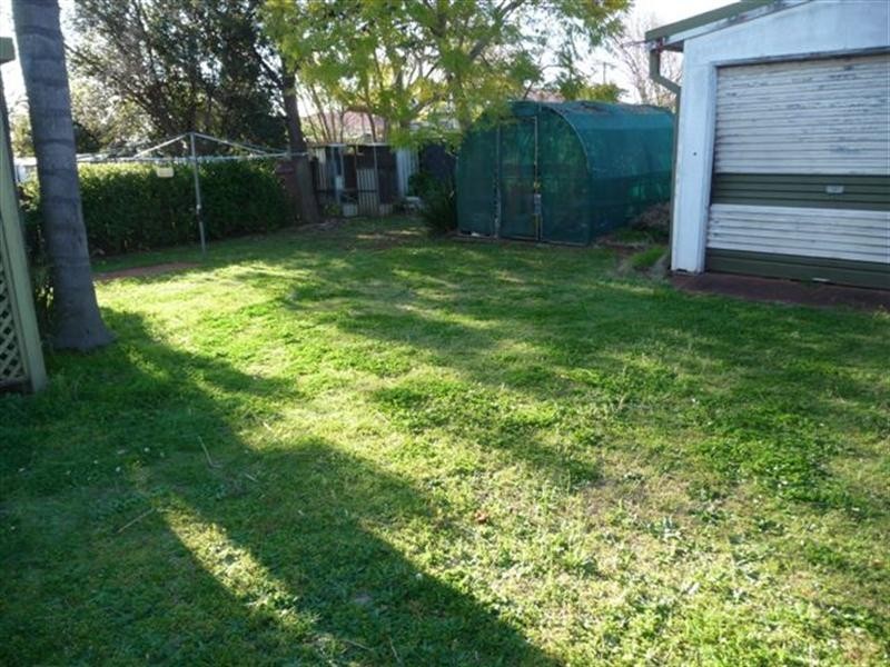 11 Coates Street, Kearneys Spring QLD 4350