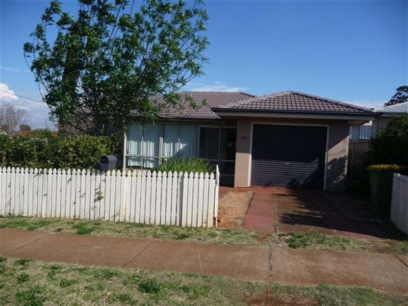298 North Street, Rockville QLD 4350