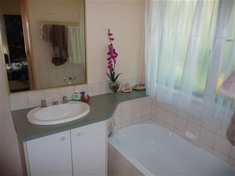 12 Grey Gums Drive, Blue Mountain Heights QLD 4350