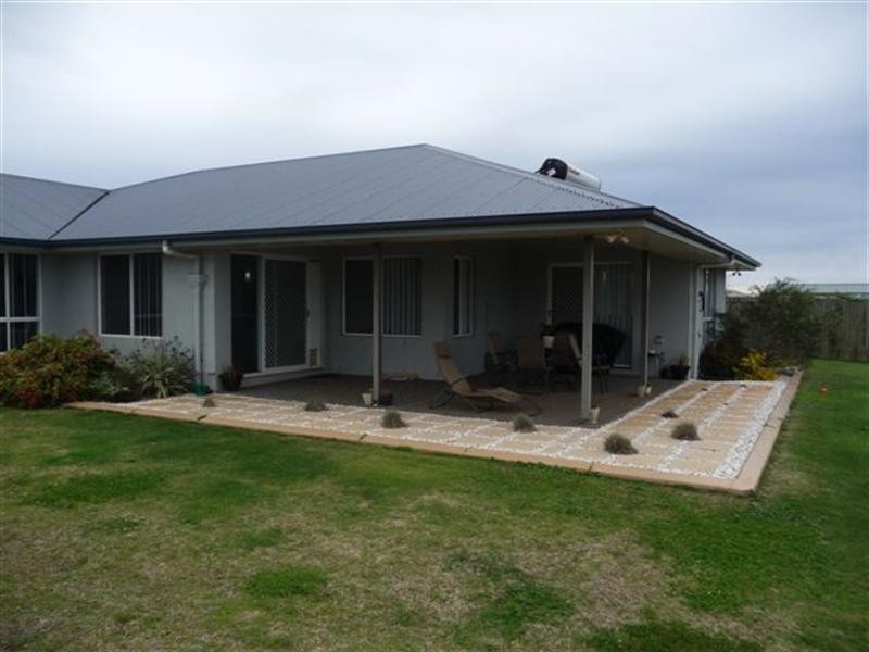 7 Campbell Drive, Highfields QLD 4352