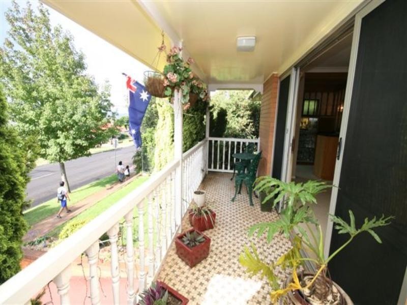 300 South Street, Harristown QLD 4350