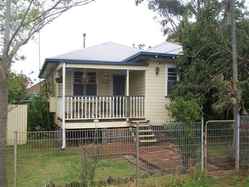 32 Esmond Street, Toowoomba QLD 4350