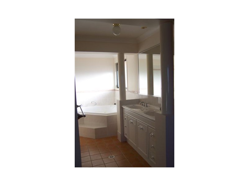 7 Barton Street, Middle Ridge QLD 4350