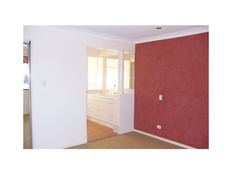 7 Barton Street, Middle Ridge QLD 4350