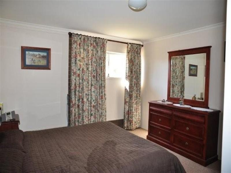 24 Bingara Street, Mount Lofty QLD 4350