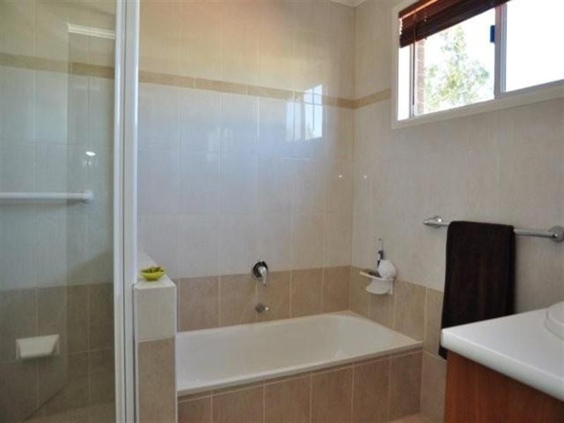 24 Bingara Street, Mount Lofty QLD 4350
