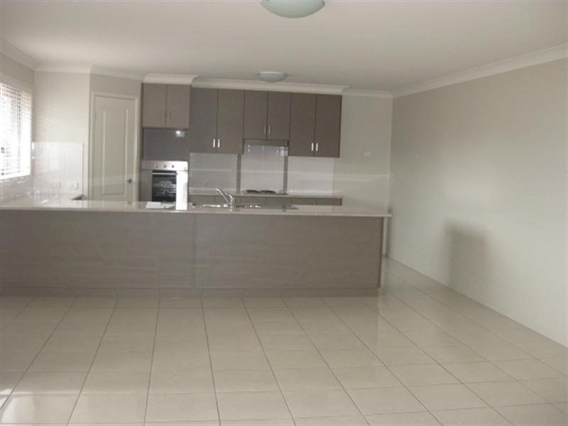 7 Latham Court, Wilsonton Heights QLD 4350