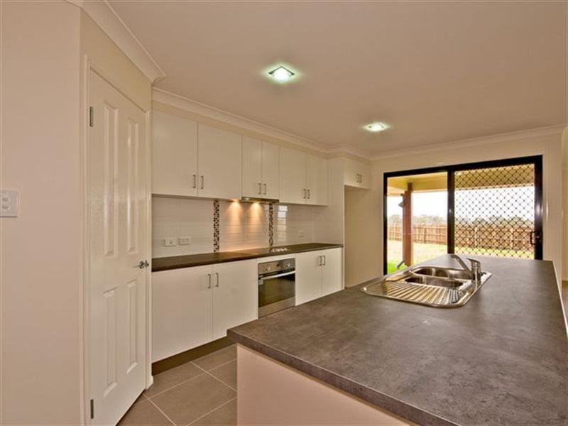 1 Hendra Court, Highfields QLD 4352