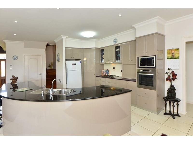 9 Ridgewood Drive, Kearneys Spring QLD 4350